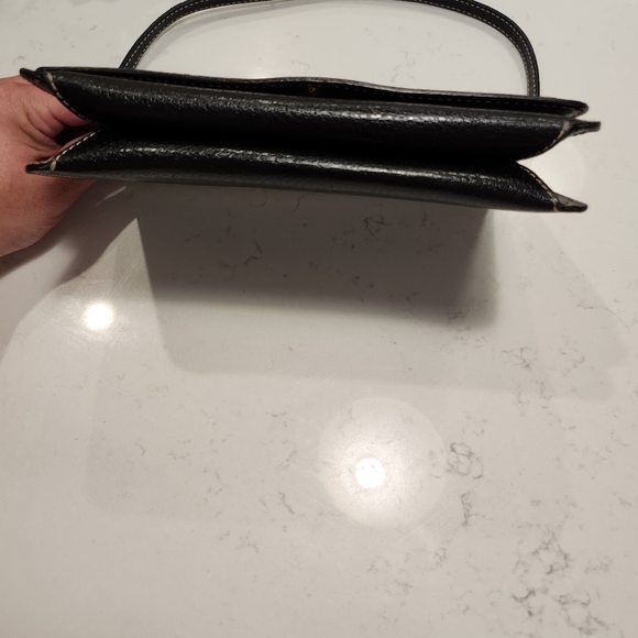 LIKE NEW BLACK LEATHER KATE SPADE PURSE - Picture 4 of 10